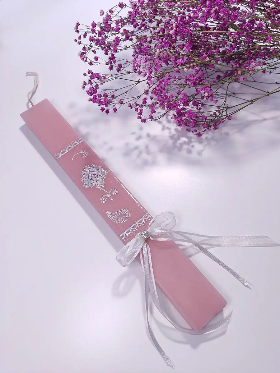 Λαμπάδα ροζ με ασημί ιριδίζοντα σχέδια